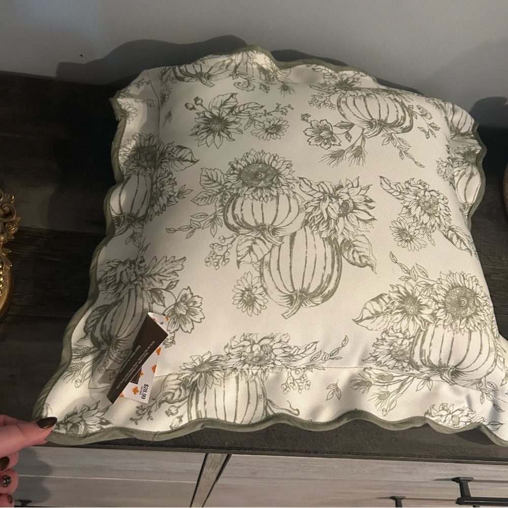 NWT Hobby Lobby White & Green Pumpkins Scalloped Pillow - Picture 4 of 4